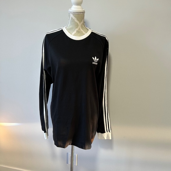 Addidas Top - Picture 1 of 2